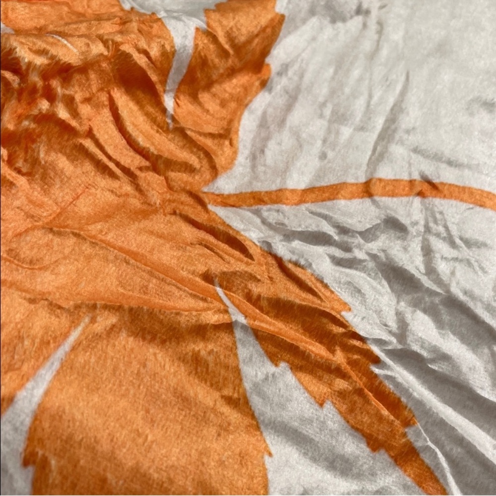Leaf Throw Blanket NWOT - Picture 3 of 4